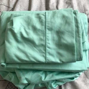 King size sheet set with pillow cases